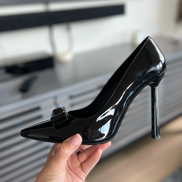 Ferragamo “Vara” Pumps [11 Women’s] - Picture 2 of 13